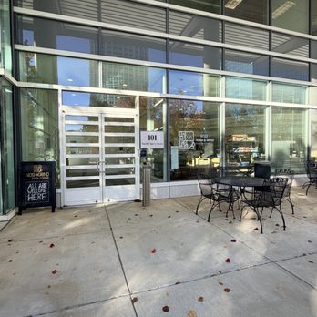 Nosh & Grind - Exterior - Breakfast & Brunch Near Me - Winston-Salem, North Carolina