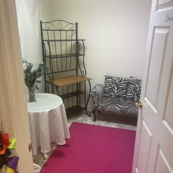 The Cat's Meow - The fitting room (spacious & a chair for your purse or a kid to sit and wait while you try on!)