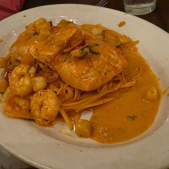 Mama's - SALMOM - Pizza Near Me - Copiague, New York