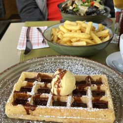 Vlaminck'14 - Mussles, Fries and waffle with vanilla ice cream