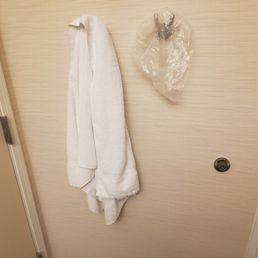 Checked in and found this in the bathroom. Lucky for them I'm too tired to move to another room. #MarriottFail