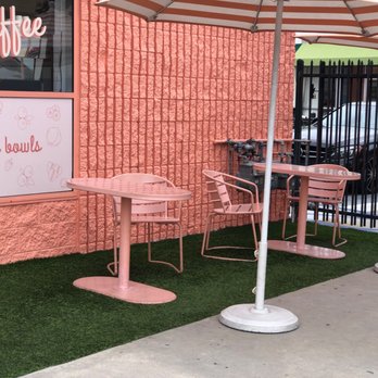 Whata Peach - Seating area - Juice Bars & Smoothies Near Me - Studio City, California