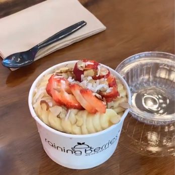 Raining Berries - Açaí bowl - Acai Bowls Near Me - St. Petersburg, Florida Raining Berries - Açaí bowl - Acai Bowls Near Me - St. Petersburg, Florida