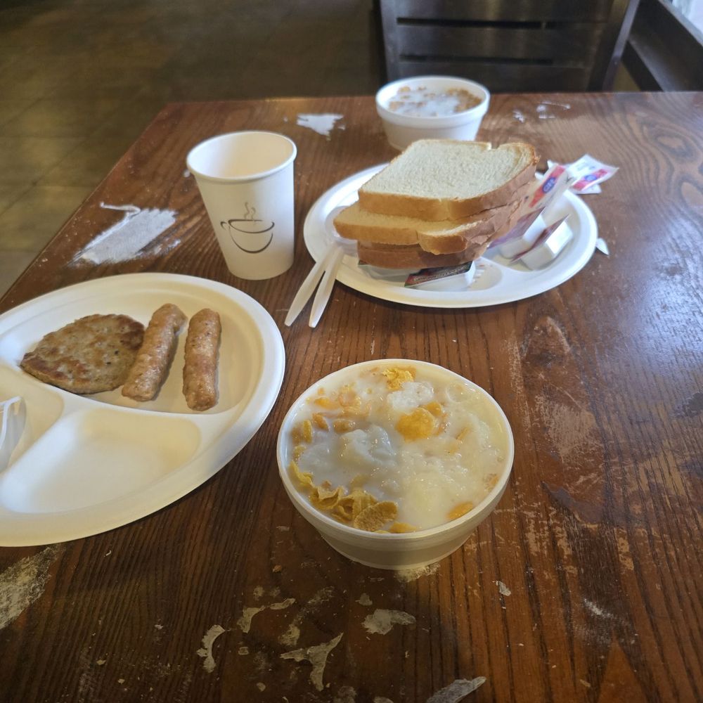 Here you see some crap food. Cereal with half frozen milk. White bread not toasted because the toasters were broken. Sausage.