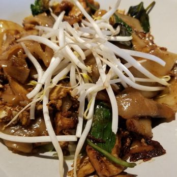 Malai Kitchen - Pad see ew - Thai Near Me - Fort Worth, Texas Malai Kitchen - Pad see ew - Thai Near Me - Fort Worth, Texas
