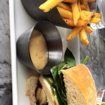 Earls Kitchen + Bar - New American Near Me - Orlando, Florida