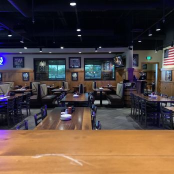 Toby Keiths I Love This Bar & Grill - Main seating area - Cocktail Bars Near Me - Moore, Oklahoma