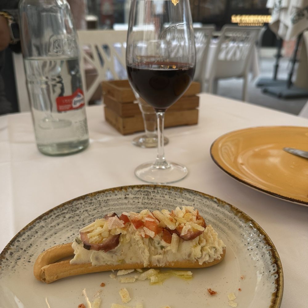 La Tartana - Octopus and marinara breadstick with potato salad - Spanish Near Me - Cartagena, MU La Tartana - Octopus and marinara breadstick with potato salad - Spanish Near Me - Cartagena, MU