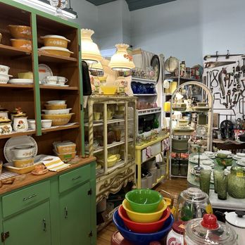 Downtown Antique Mall - Pyrex 4/2024 - Antiques Near Me - New Braunfels, Texas