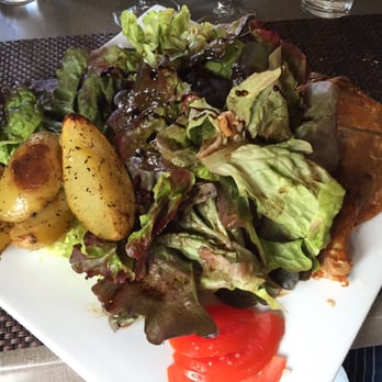 L'étape d'angéline - Confit de Canard Salade - Bed & Breakfast Near Me - La Romieu, 32