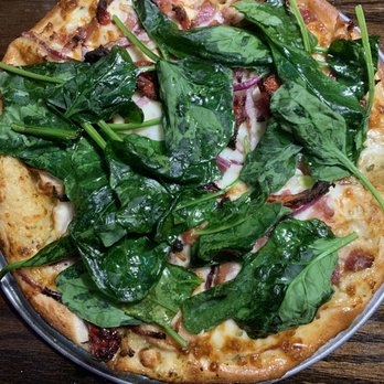 Brick And Forge Taproom - Garlic Chicken and Spinach Pizza - Wine Bars Near Me - Killeen, Texas