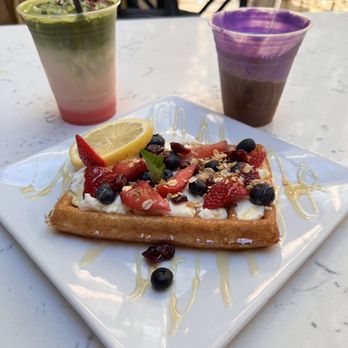 Outro - Ricotta waffles with fruit - Cafes Near Me - New York, New York