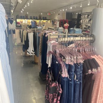 "B" CHIC - Women's Clothing Near Me - Wilton, Connecticut "B" CHIC - Women's Clothing Near Me - Wilton, Connecticut