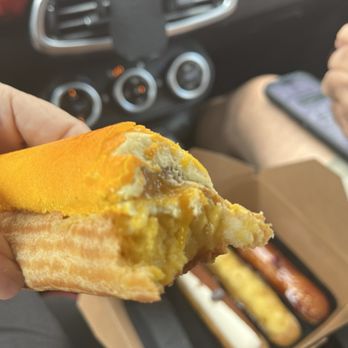Eclair Affaire - Guava Eclair yummm - Desserts Near Me - Davie, Florida