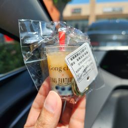 1 of 3 LE FF14 x Gong Cha collab keychains. Very beautiful!