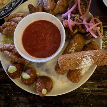 Di Zucchero - sampler basket of appetizers - Italian Near Me - San Juan, Puerto Rico Di Zucchero - sampler basket of appetizers - Italian Near Me - San Juan, Puerto Rico