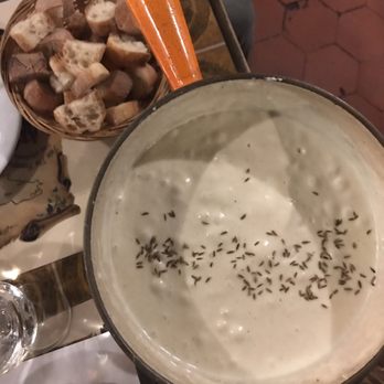 Pain Vin Fromages - Fondue Near Me - Paris, 75