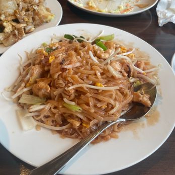 Spoon N Folks - Pad Thai - Thai Near Me - Dallas, Oregon