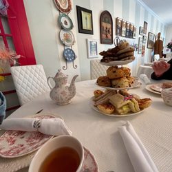Val's English Tea and Pie Shop