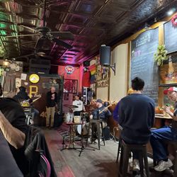 Cousins Lounge