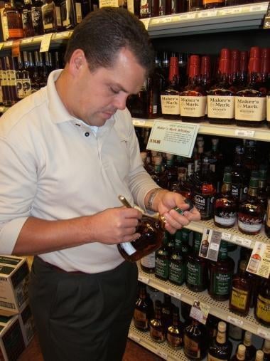 Cedar Bluff Discount Wines & Spirits Logo