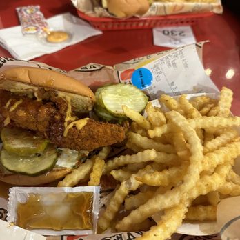 Dave's Hot Chicken - My sandwich - Chicken Shop Near Me - Charlotte, North Carolina