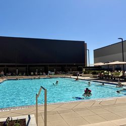 Life Time - Chilling at the pool
