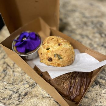 SPLIT Bakehouse - Matcha cheesecake, cheddar jalapeño corn scone & an espresso scone - Vegan Near Me - La Mesa, California