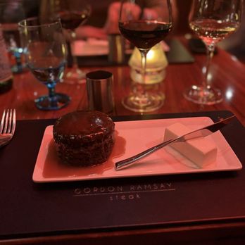 Gordon Ramsay Steak - Sticky toffee pudding cake - Steakhouses Near Me - Las Vegas, Nevada