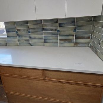 OZ Tile & Marble - Backsplash with deco squares - Flooring Near Me OZ Tile & Marble - Backsplash with deco squares - Flooring Near Me