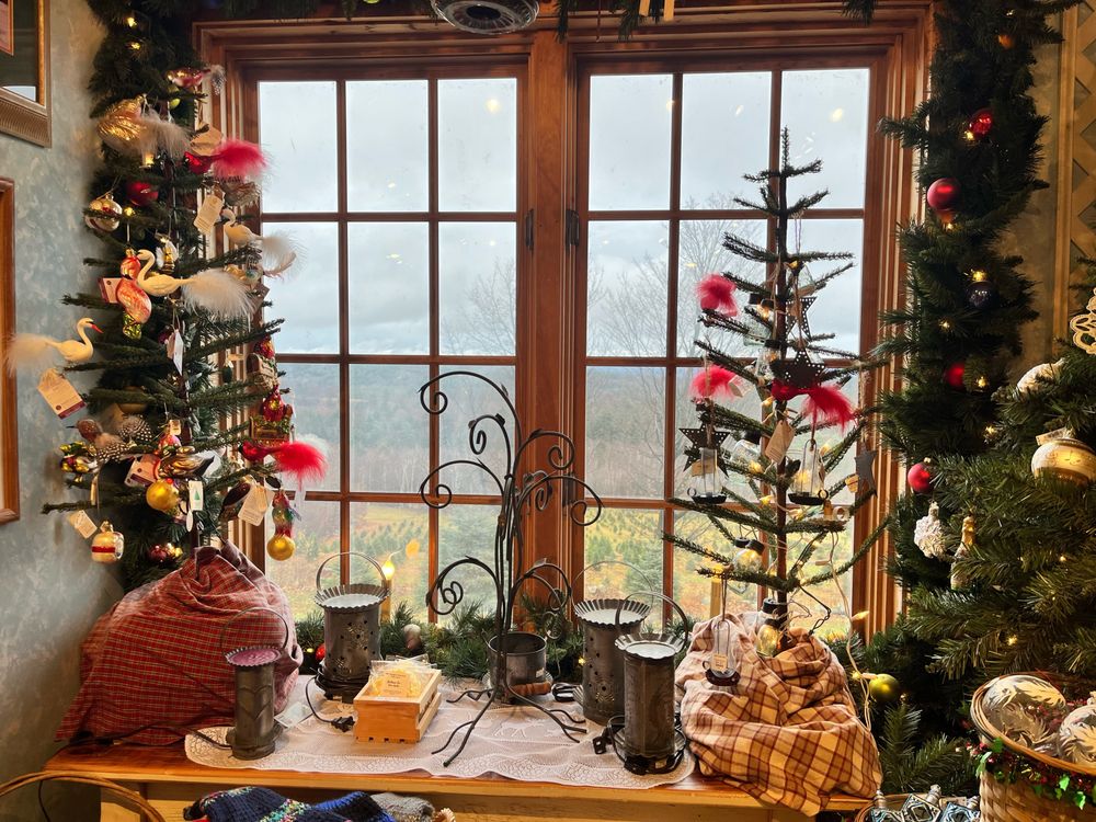 MOUNT HUNGER CHRISTMAS TREE FARM & GIFT SHOP 347 Mount Hunger Rd