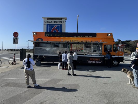 Leo’s Tacos Truck by null