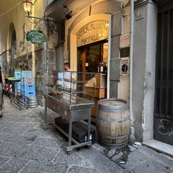Antica Pizzeria Port'Alba - Outside
