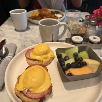 Cafe Americano at Caesars Palace - Eggs Benedict - Breakfast & Brunch Near Me - Las Vegas, Nevada Cafe Americano at Caesars Palace - Eggs Benedict - Breakfast & Brunch Near Me - Las Vegas, Nevada