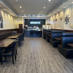 Esushi III - Lobby of the entrance and tables