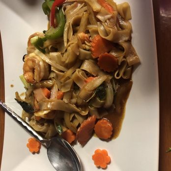 Noom Thai Bistro - Drunken noodles - Thai Near Me - Jacksonville, Florida