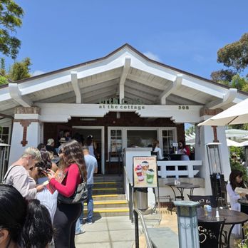 Urth Caffe - Busy line and crowds! Visable from Pacific Coast Highway! - Coffee & Tea Near Me - Laguna Beach, California Urth Caffe - Busy line and crowds! Visable from Pacific Coast Highway! - Coffee & Tea Near Me - Laguna Beach, California