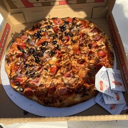 Sauced Pizzeria - Half local without green pepper and half meat.