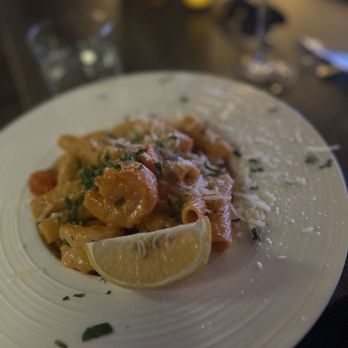 L'Avenue - Rigatoni alla Vodka - 10/10 - Cocktail Bars Near Me - Glendale, California L'Avenue - Rigatoni alla Vodka - 10/10 - Cocktail Bars Near Me - Glendale, California