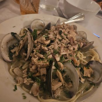 Piccolino Italian kitchen - Linguini and clams - Italian Near Me - Toms River, New Jersey Piccolino Italian kitchen - Linguini and clams - Italian Near Me - Toms River, New Jersey