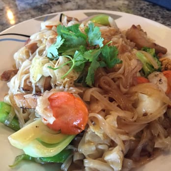 Saigon District Restaurant Presotea - Chicken pad Thai! Get in my belly! - Vietnamese Near Me - Huntington Beach, California Saigon District Restaurant Presotea - Chicken pad Thai! Get in my belly! - Vietnamese Near Me - Huntington Beach, California