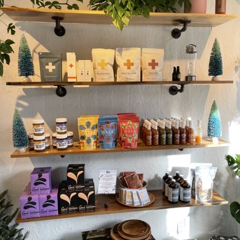 Ginger Sweet - shelves with various products on them - Juice Bars & Smoothies Near Me - Ketchum, Idaho Ginger Sweet - shelves with various products on them - Juice Bars & Smoothies Near Me - Ketchum, Idaho