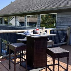 The Outpost - Outdoor dining