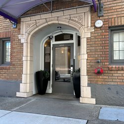 The Collegiana: UWMC Patient and Family Lodging - Lodging front