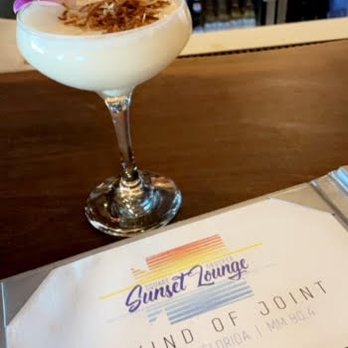 Square Grouper - Islamorada - Happy Hour at the Sunset Lounge - Seafood Near Me - Islamorada, Florida