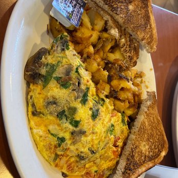 Cromwell Diner - Diners Near Me - Cromwell, Connecticut Cromwell Diner - Diners Near Me - Cromwell, Connecticut