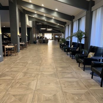 DoubleTree by Hilton Hotel Bakersfield - Hotels Near Me - Bakersfield, California DoubleTree by Hilton Hotel Bakersfield - Hotels Near Me - Bakersfield, California