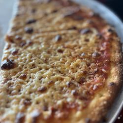 Mean Queen - Thin cheese pizza. Delicious