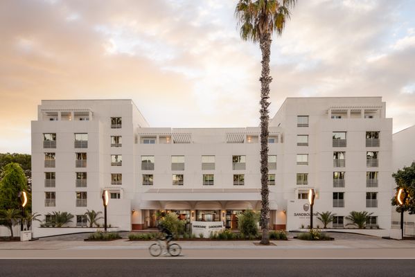 Sandbourne Santa Monica, Autograph Collection by null