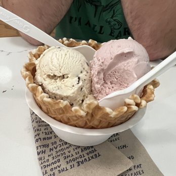 Jeni's Splendid Ice Creams - Gooey butter cake and salted peanut butter with chocolate flecks and strawberry buttermilk in a cone - Ice Cream & Frozen Yogurt Near Me - Houston, Texas